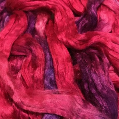 Close-up of Mulberry silk roving.
